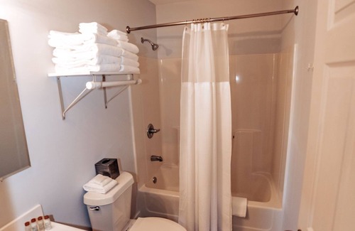 Spring City Hotel | Two Bedroom Lodge Room