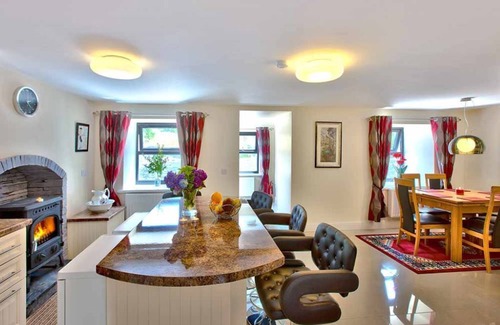 Caherdaniel Apartment | Two bedroom luxury apartment located overlooking Waterville Lake
