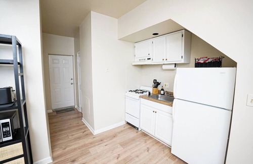 Capitol Hill Apartment | Two Bedroom Near Sports & Museums
