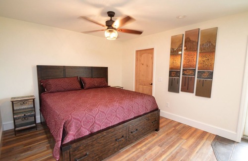 Oaks Corners Bed & Breakfast | Two Bedroom North Condo at our Lakefront Paradise. Pool, Hot Tub, Kayaks and more. (Sleeps 4 Adults)