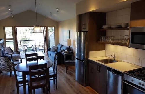 Mayne Island House | Two Bedroom Oceanfront Villa - Mayne Island Resort