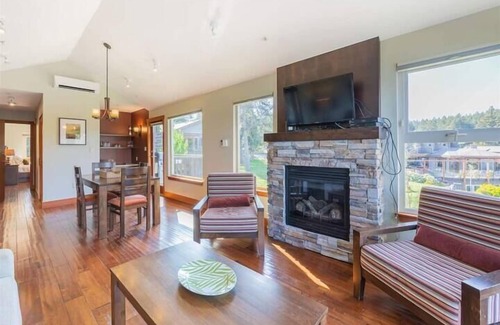 Mayne Island House | Two Bedroom Oceanfront Villa - Mayne Island Resort