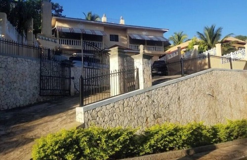 Mandeville House | Two bedroom, One bath Apartment