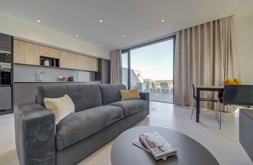 St. Andrew's Apartment | Two Bedroom Penthouse - Jacuzzi