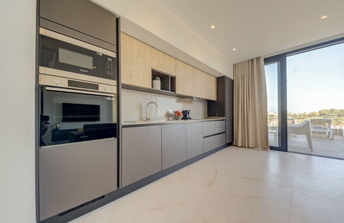 St. Andrew's Apartment | Two Bedroom Penthouse - Jacuzzi