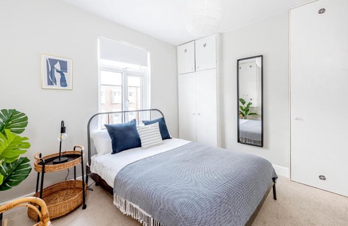 Pontcanna Apartment | Two Bedroom Pontcanna Townhouse Close To City Centre & Beautiful Parkland