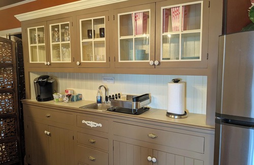 Riviera House | Two-bedroom Private Suite! Stunning Mt.Hood Views & much more!