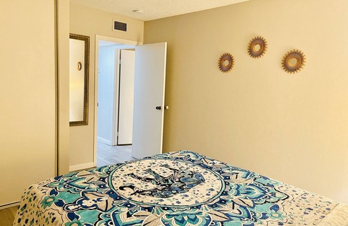 Paradise House | Two bedroom right off the strip
