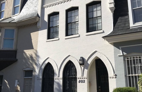 Foggy Bottom House | Two bedroom row house in Foggy Bottom — perfect for George Washington students