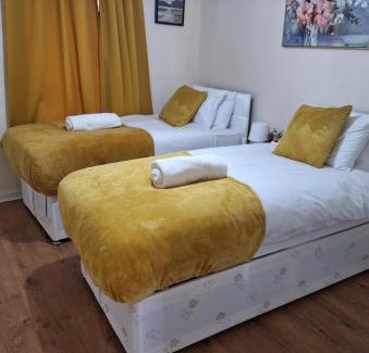 Smethwick Apartment | Two Bedroom Semi-detached Modern House in Birmingham