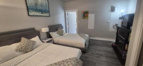 Langford House | Two Bedroom Serenity with AC- Complimentary Welcome Treats