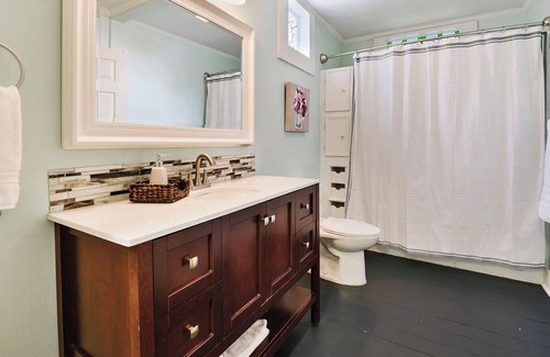 Lafayette Apartment | Two Bedroom Suite features two bedrooms, kitchen, Livingroom, and bathroom.