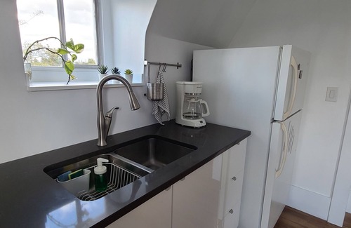 Mount Pleasant Apartment | Two bedroom suite in the heart of Vancouver