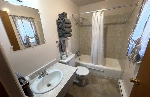 Melrose House | Two Bedroom Suite - Montana Mountain Views