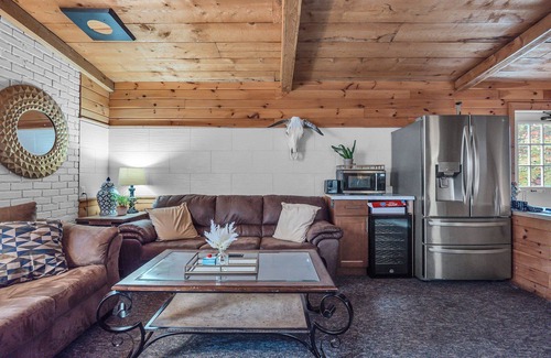 Ellicottville Hotel | Two Bedroom Suite - 5 minute walk from downtown Ellicottville - Timberline Lodge