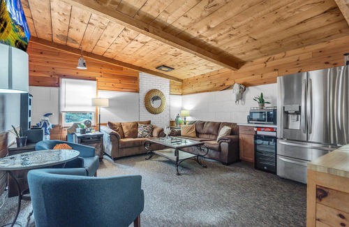 Ellicottville Hotel | Two Bedroom Suite - 5 minute walk from downtown Ellicottville - Timberline Lodge