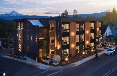 White Salmon Apartment | Two-bedroom suite, Mt Hood views, downtown White Salmon, suite 30