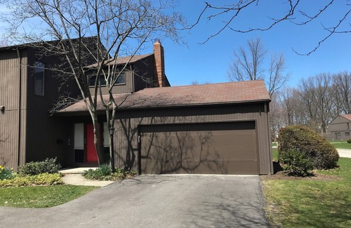 Bratenahl House | Two Bedroom Townhouse in Cleveland near Downtown and the Lake