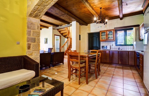 Pendamodi Villa | Two bedroom traditional villa with private pool