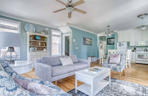 Lincoln Beach Condo | Two-Bedroom, Two Bath Condo Near French Café Has Sweet Décor and Amenities!