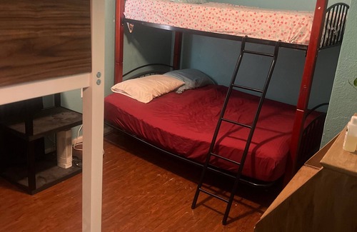 Eastside Apartment | Two bedroom upper unit in a house downtown Long Beach