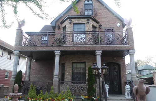 Flatlands House | Two Bedroom, walking distance to transportation, shopping and dining.