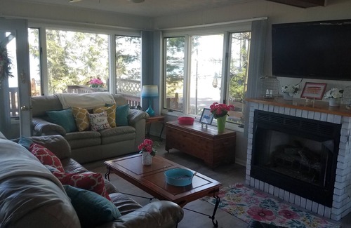 Higgins Lake House | Two bedroom waterfront