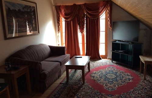 Kindsbach House | Two-bedroom with brand new kitchen and free parking within the premises.