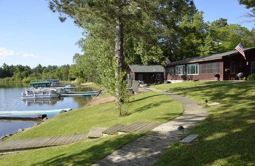 Hayward House | Two-bedroom with two queen beds, lake front on Big Round