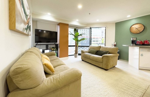 Auckland Central Business District Apartment | Two bedrooms Condo with Skytower View
