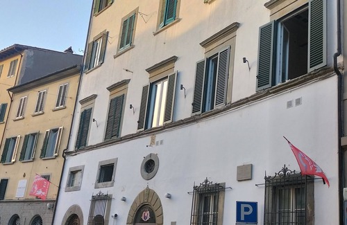 Pistoia Apartment | Two bedrooms, two bathrooms, Jacuzzi, parking lot