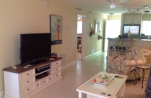 Old Naples Condo | Two blocks to beach & three to 5th Ave, COURTYARD