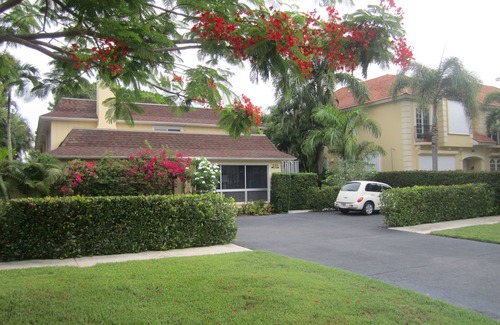 Old Naples Condo | Two blocks to beach & three to 5th Ave, COURTYARD