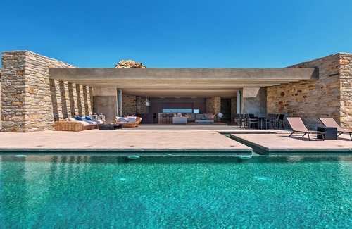 Milopotas Villa | Two Br Luxury Peaceful Mylo Villa with Living Room Close to Mylopotas Beach