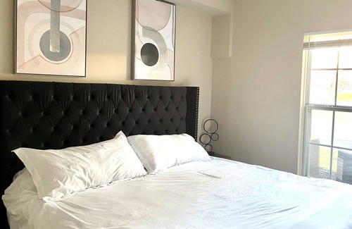 Easton Apartment | Two BR w/free parking near Easton