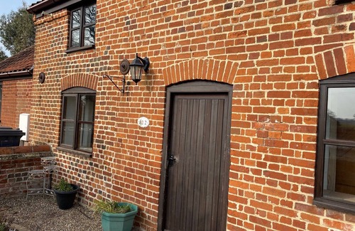 Dilham House | Two Brickground Large Victorian Cottage With Beautiful Garden
