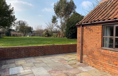 Dilham House | Two Brickground Large Victorian Cottage With Beautiful Garden