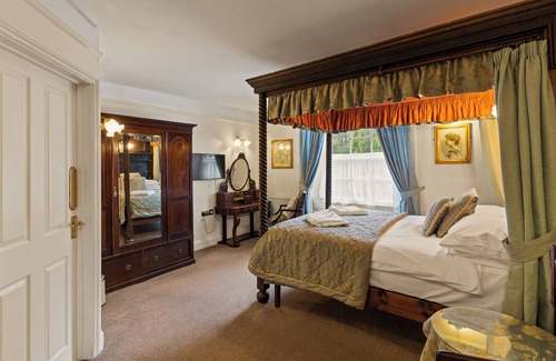 Two Bridges Hotel | Two Bridges Hotel