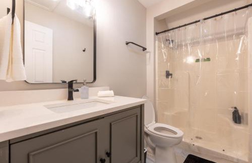 Helen House | Two Cabins, Walk to Helen, Air Hockey, Theater