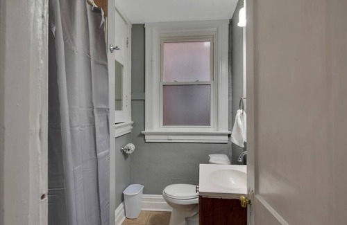 Shaw House | Two Charming Units 1W&2W