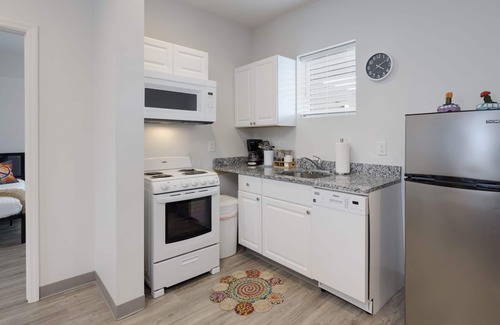Maxwell Condo | TWO Condos! Side by Side Curated Suites! Sleeps 18! Parking!