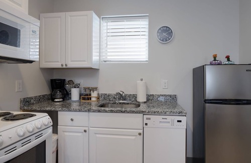 Maxwell Condo | TWO Condos! Side by Side Curated Suites! Sleeps 18! Parking!