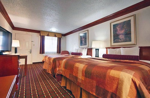 Decatur Hotel | Two Convenient Room Located at I-28 | Outdoor Pool & Free Parking