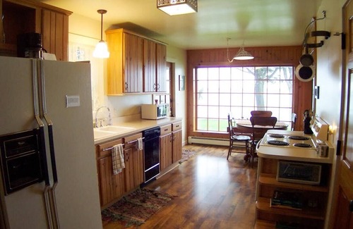 Lewiston Cottage | Two Cottages in Private Waterfront Resort Setting.