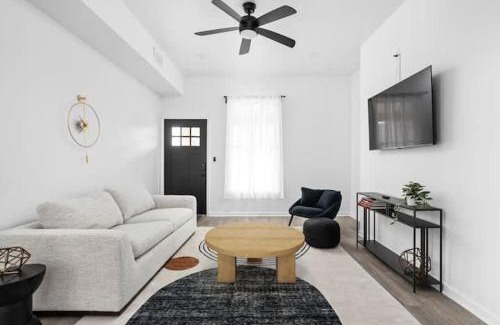 Holy Cross House | TWO CozySuites 3BR - Arsenal Heights, Indy