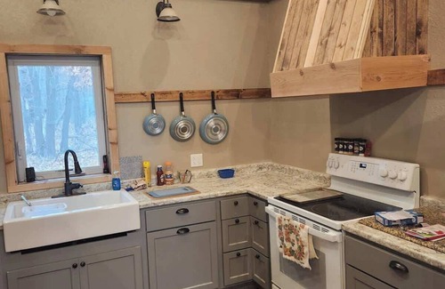 Lyndon Station Cabin | Two Crows Cabin Summa