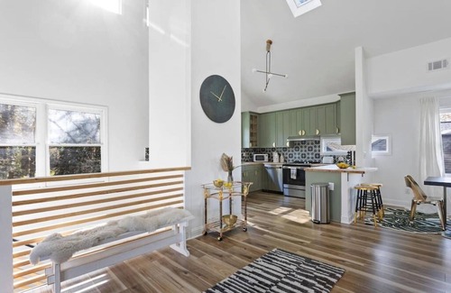 Inman Park Apartment | Two distinct and spacious units providing a total of 6 bedrooms and 5 baths!