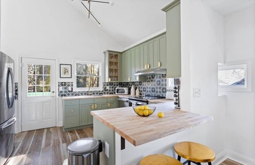 Inman Park Apartment | Two distinct and spacious units providing a total of 6 bedrooms and 5 baths!