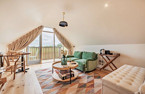 Brimpsfield Cottage | Two dog friendly holiday properties with hot tub - Keepers Homes