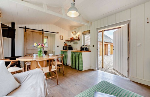 Brimpsfield Cottage | Two dog friendly holiday properties with hot tub - Keepers Homes